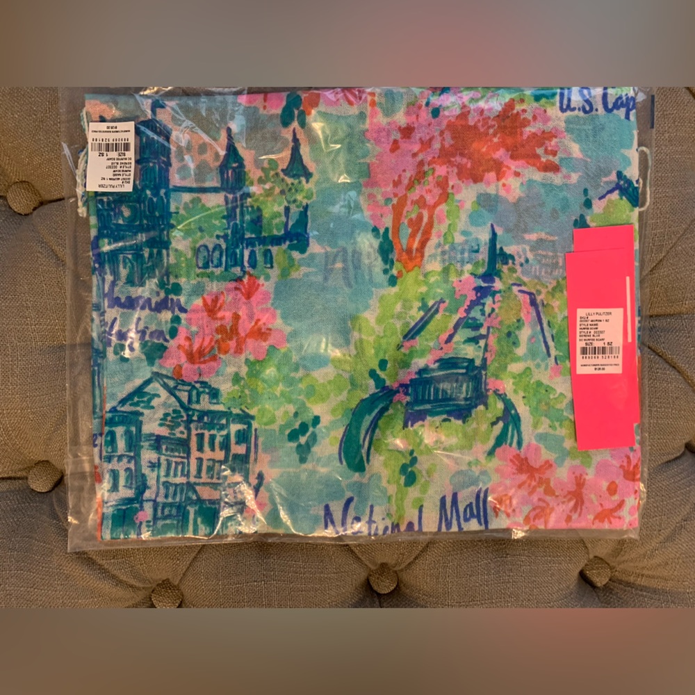 Lilly Pulitzer Lilly loves DC Murfee scarf - Picture 9 of 11